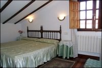 HOSTAL MONTA�ES