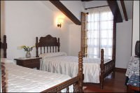 HOSTAL MONTA�ES