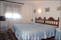 HOSTAL MONTA�ES