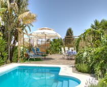CASA LOS PERROS