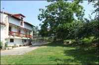 HOSTAL MONTA�ES