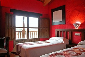 LA CASONA DE NAVALENO